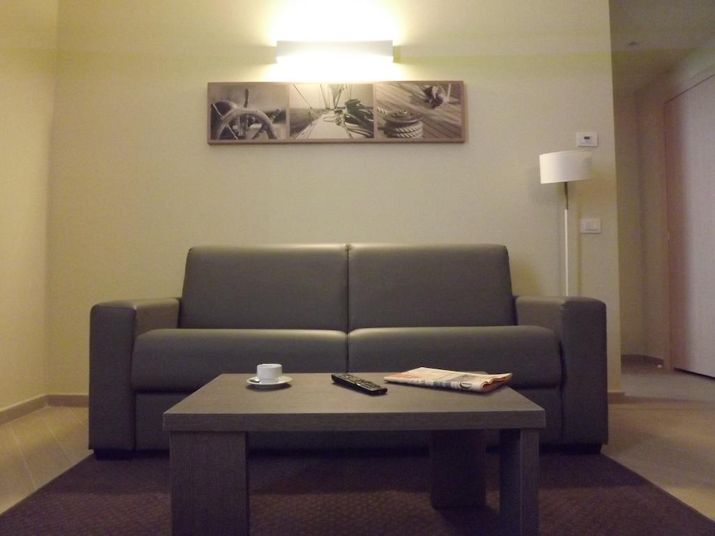 Chc Business Residence Cenova Oda fotoğraf
